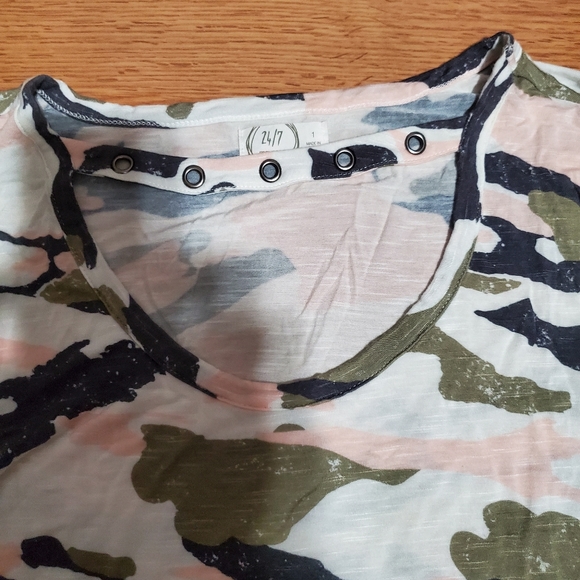2/20 Camo tshirt - Picture 2 of 2